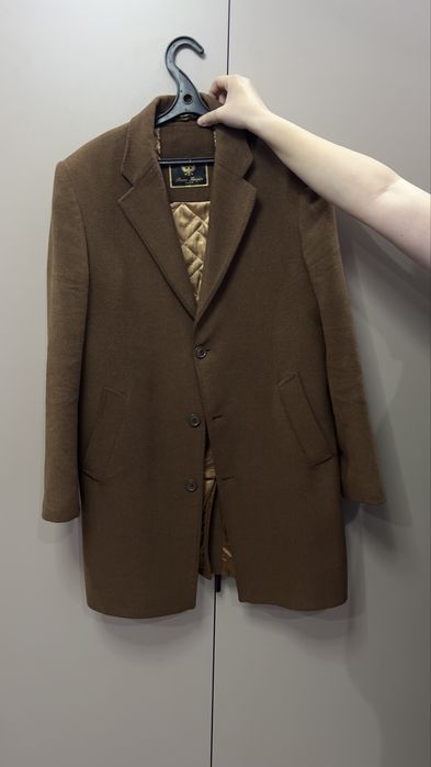 Мужской пальто продается