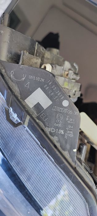 Фар десен за Toyota Avensis 2015-2018