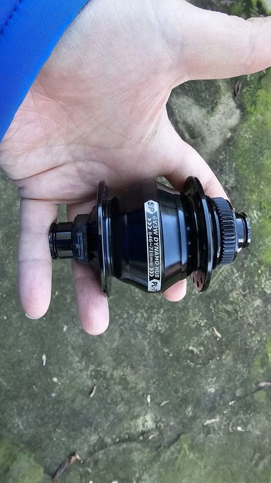 Shutter Precision PL-7 Динамо главина 12х100