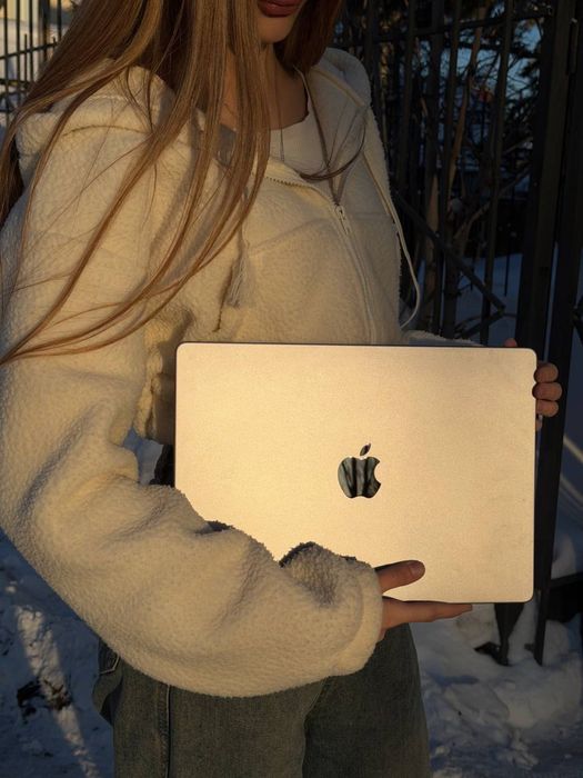 MacBook Pro M3 (8/512) | Каирбекова 18