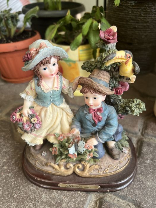Статуетка мальчик и девочка,  Италия.
