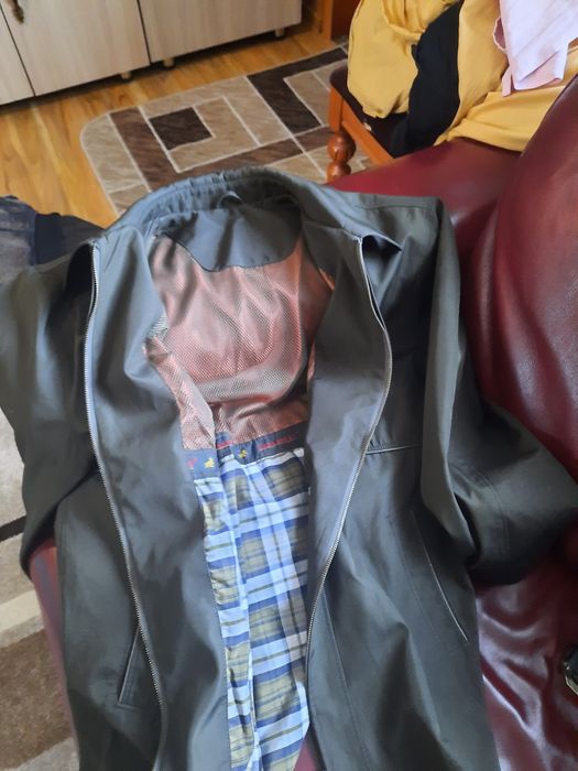 Продам осении ветровки