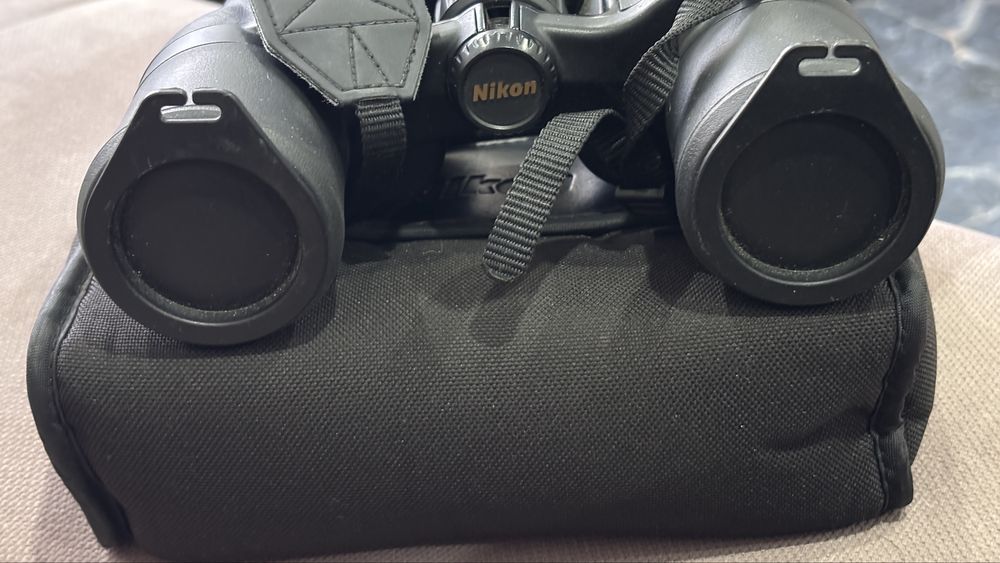 Продам биноколь NikonА 211