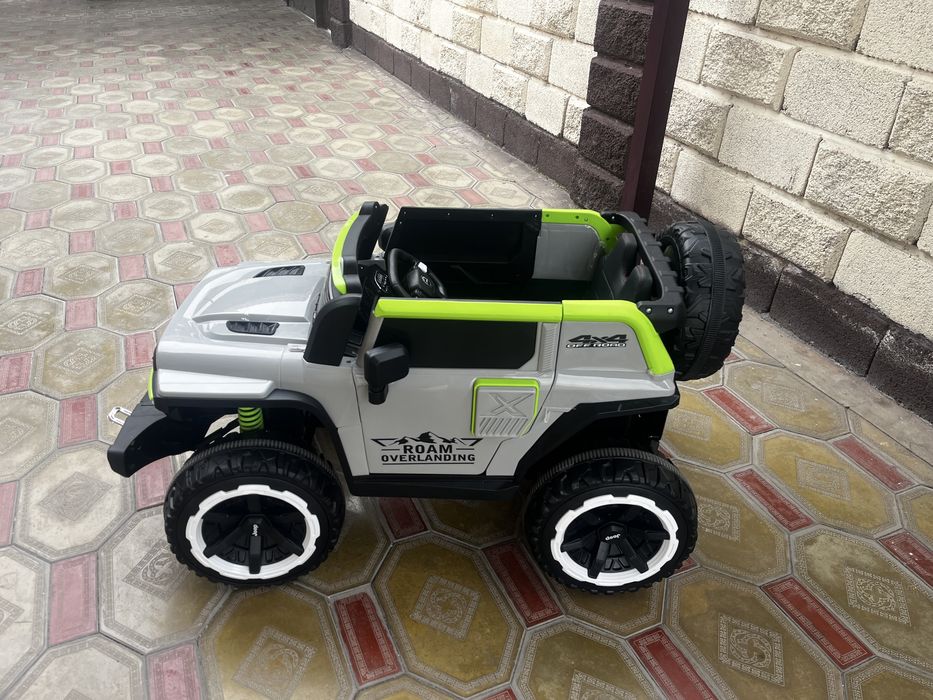 игрушная машинка ,детская машинка