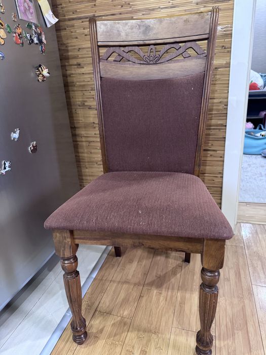 Стол со стульями. Производства Малайзия.