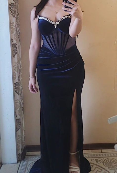 Бална рокля тъмно синя