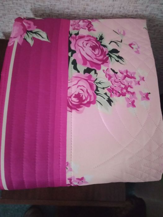 Плед , покрывало .