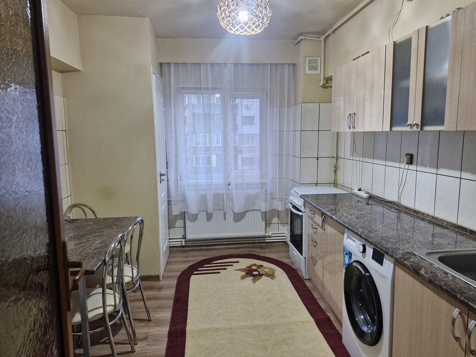 Inchiriez apartament