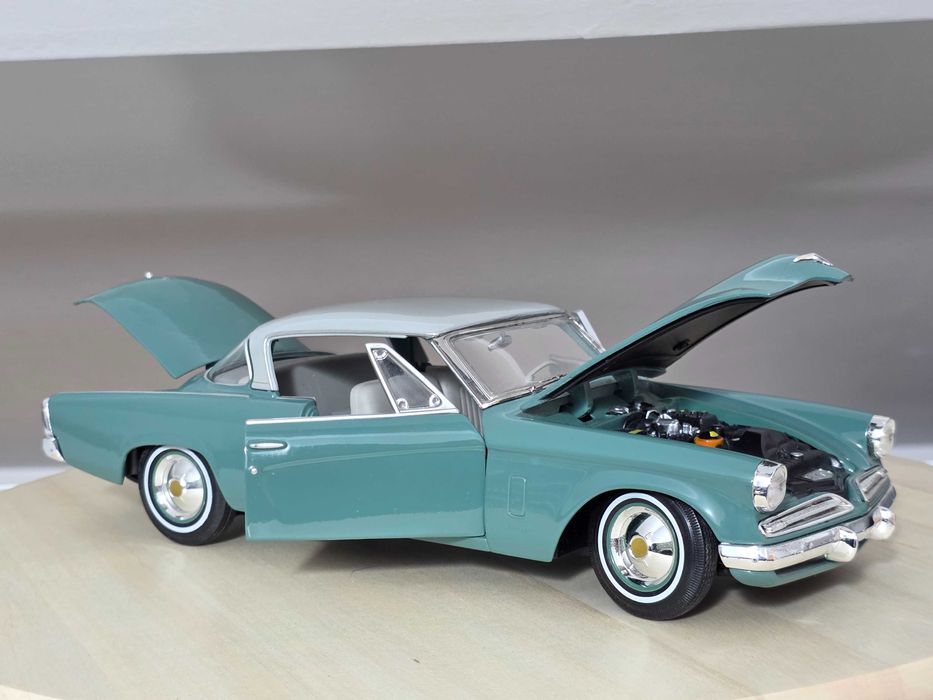 Macheta Auto 1/18 Maisto 1953 Studebaker Starliner