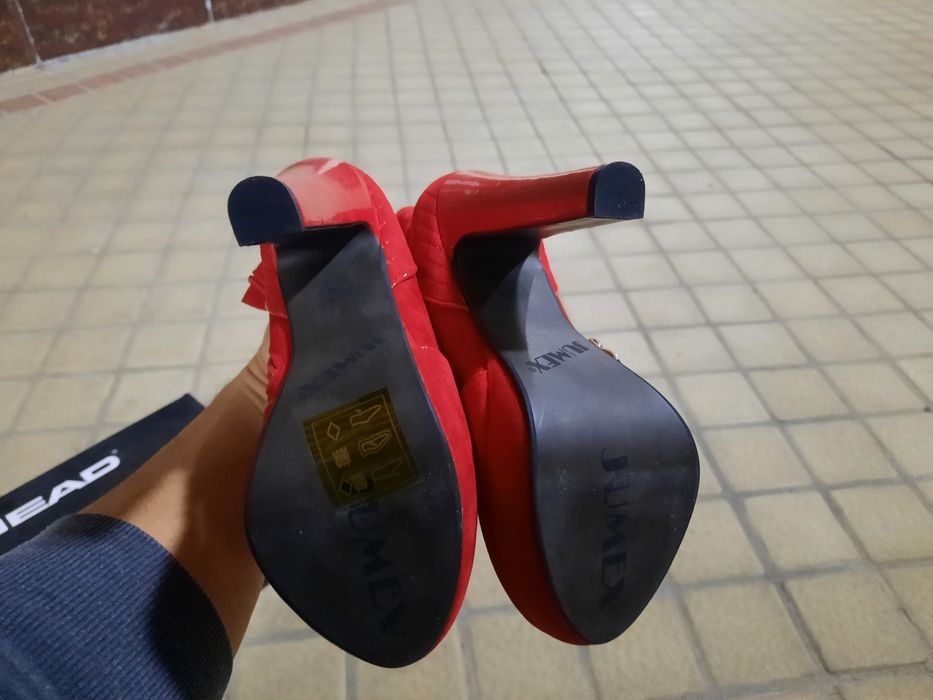 Продается почти новая обувь