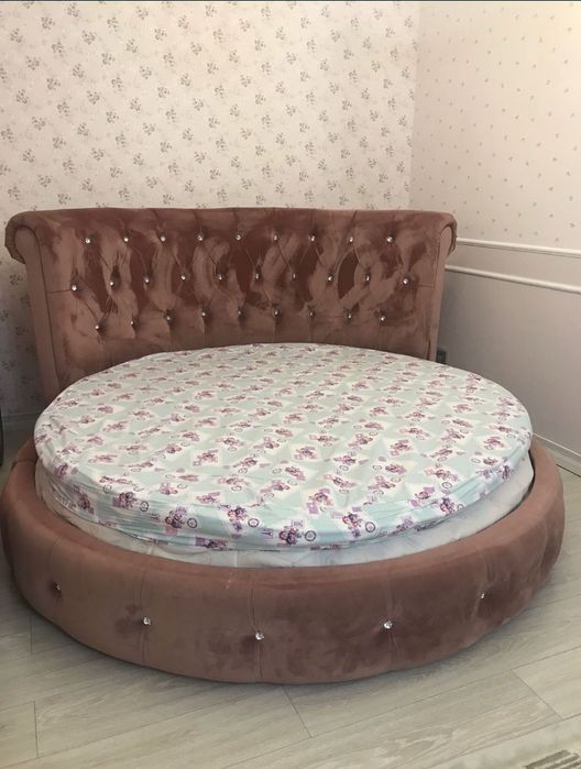 Круглая кровать.