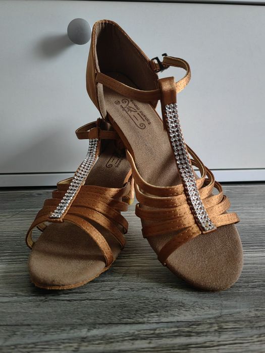 Стилни обувки за танци