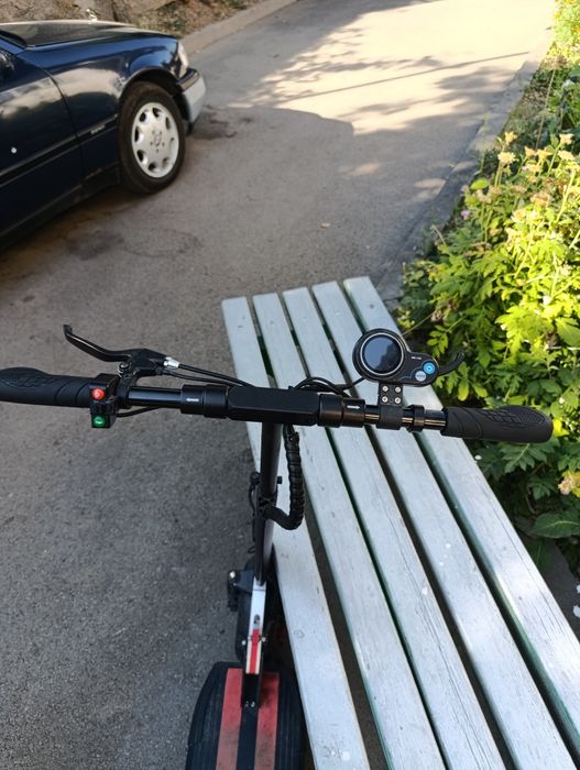 Срочно продам электросамокат