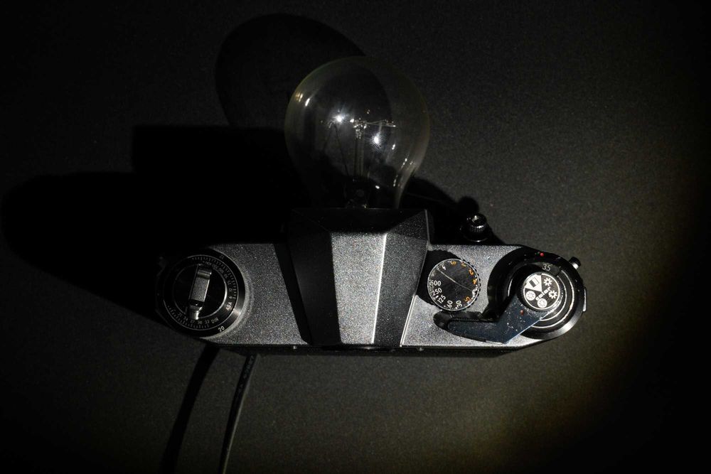 Lampă vintage din aparat foto Praktica SLR