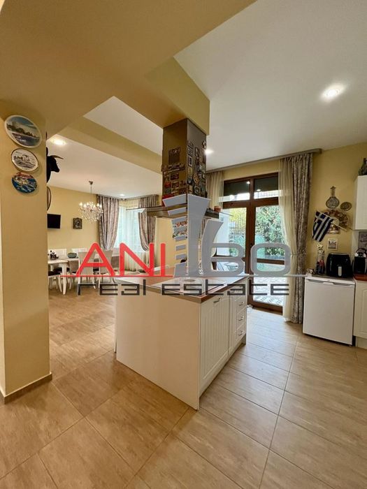 Продава се Къща в с. Панчарево, Област София-град - 330 кв.м за 2879 €/кв.м - Снимка #2