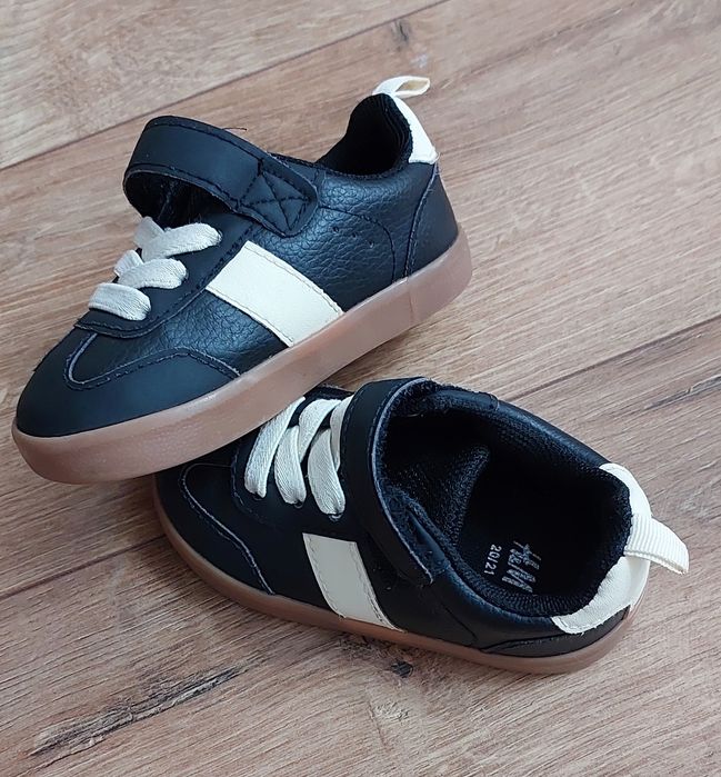 Adidasi H&M Bebe marimea 20/21