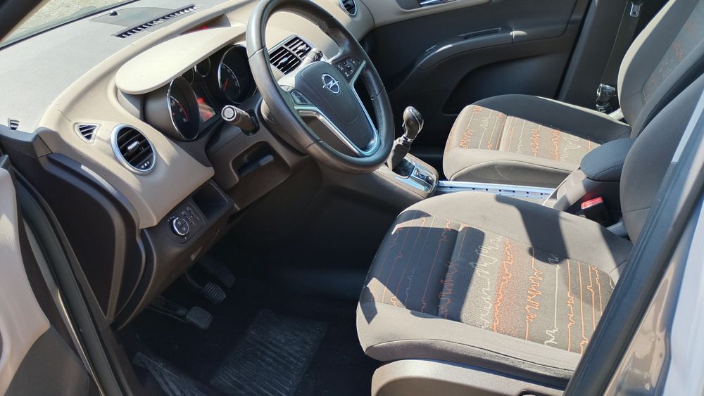 Opel corsa meriva 14 benzina cu suport biciclete din fabrica