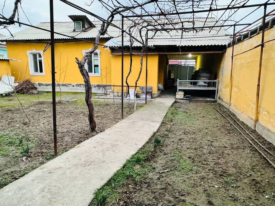 Срочно Ховли Уй Сотилади мулжал 19 мактаб Газировка кучасидан кирилади