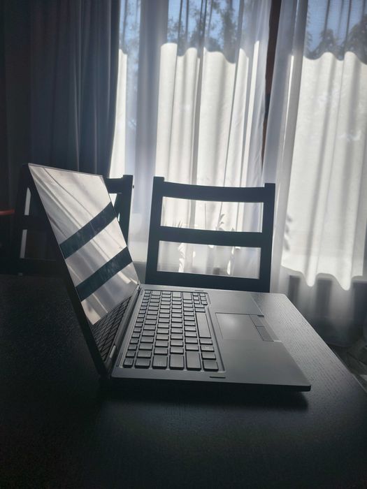 Vând Laptop Refurbished 2 in 1 + husă