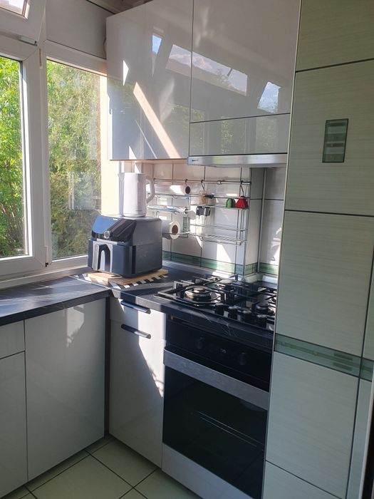 Vând apartament decomandat cu 3 camere