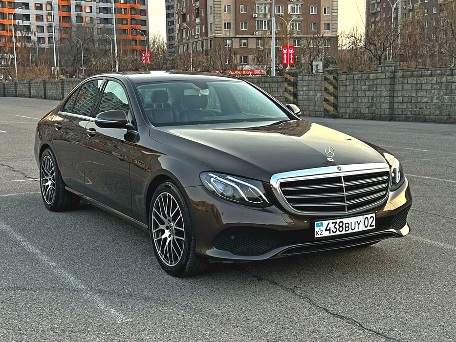 Mercedes E200 W213 в отличном состоянии, в редком цвете