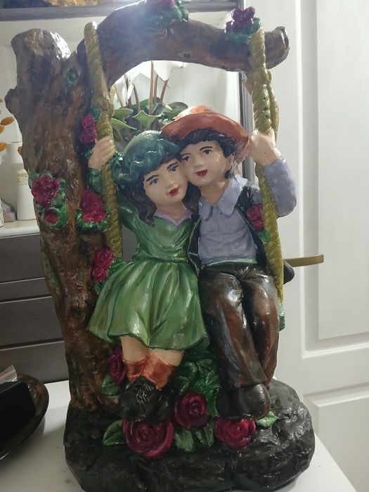 Statueta  ,, Indragostitilor""