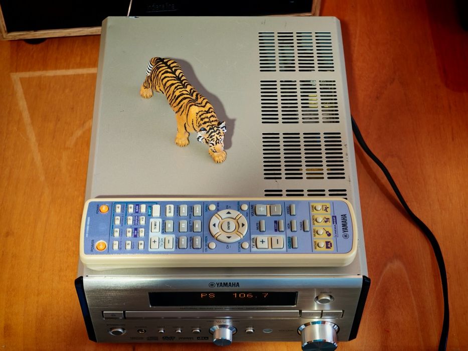 Yamaha RDX-E700. Amplificator/DVD/CD/MP3/tuner RDS  Pianocraft Series. Bijuterie audio. Preț fix !