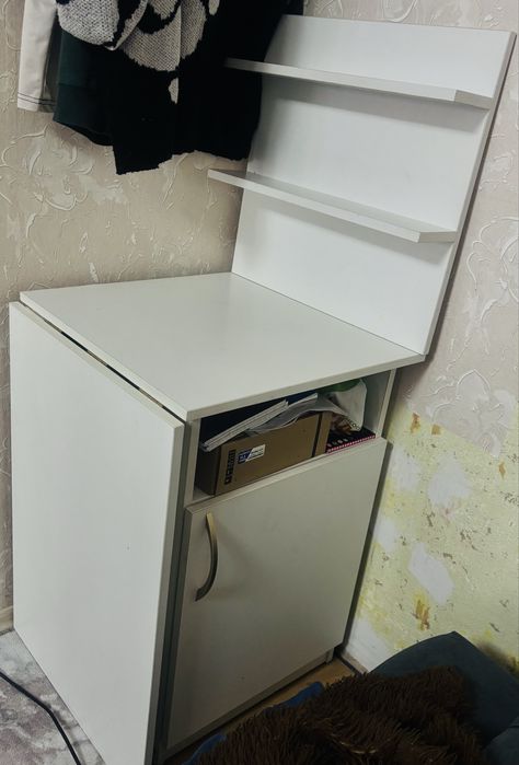 Стол маникюрный,самовывоз