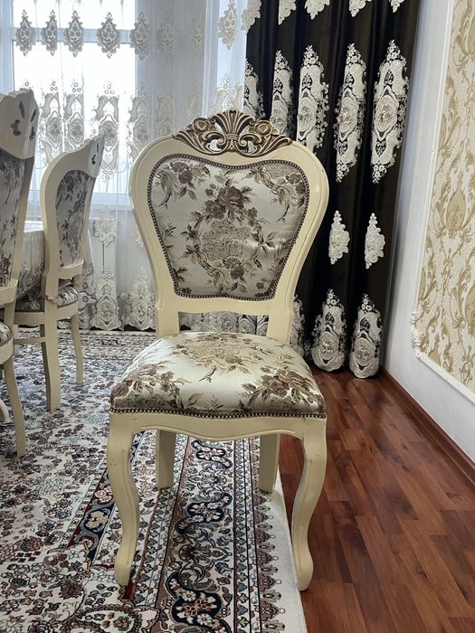 Продам стол стульями