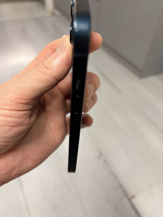 Vând iphone 13 si incarcator