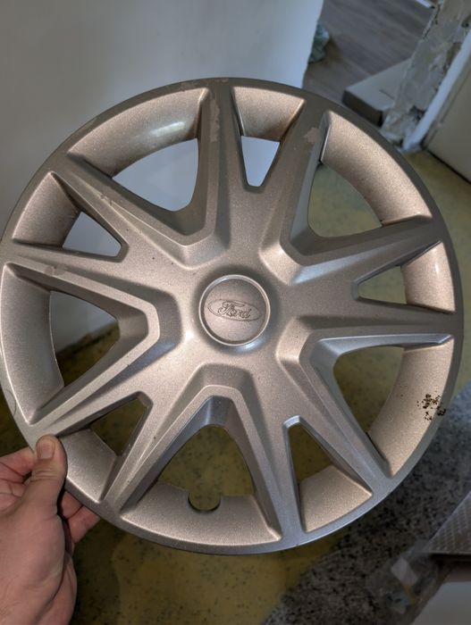 Продавам оригинален тас за Форд 15цола