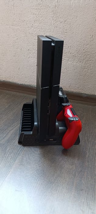 Vând PlayStation 4, 2controlere+90 de jocuri in cont.