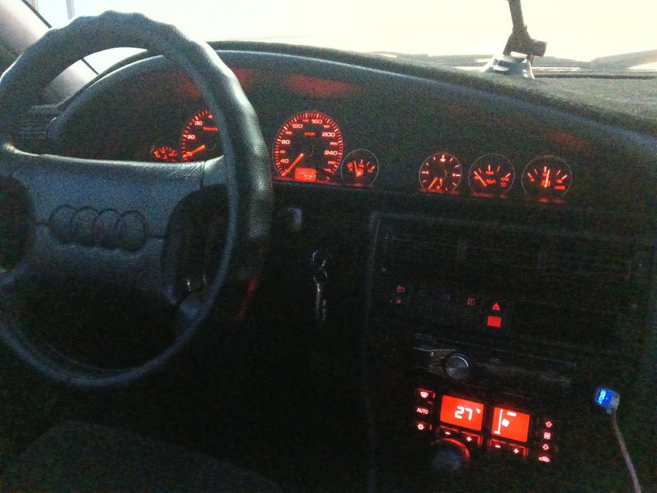 Машина Ауди А6 с 4