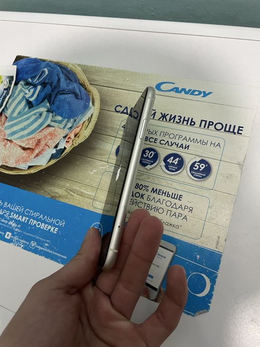 Продам 11 айфон белый