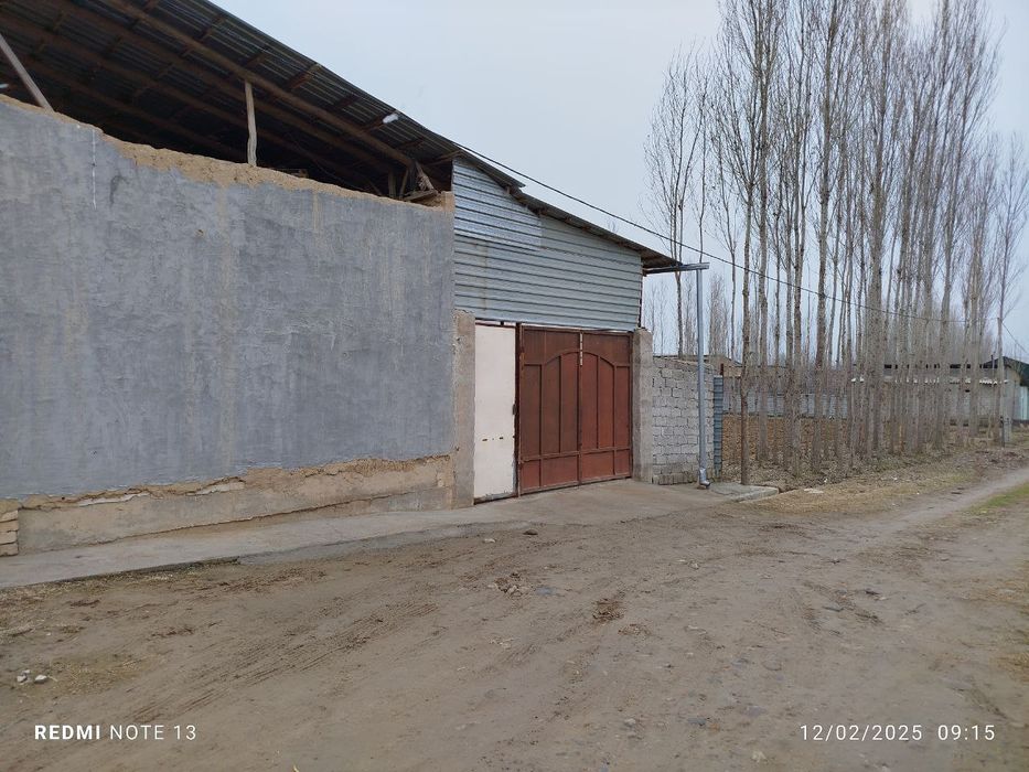 Toshkent  Yangiyoʻl Xalqbot Yer sotldi 10 soʻtik 4 xonasi bor bitgan