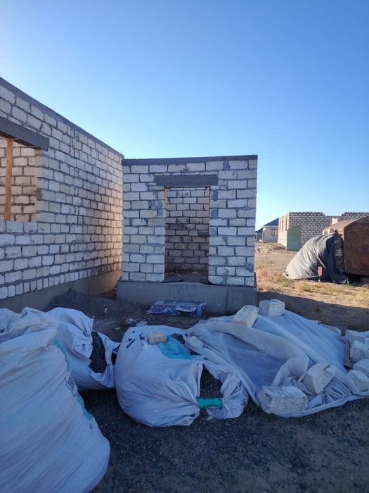 Продается недостроенный дом в мкр зарослый