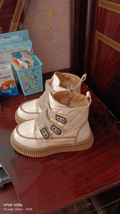Продаётся обувь,,