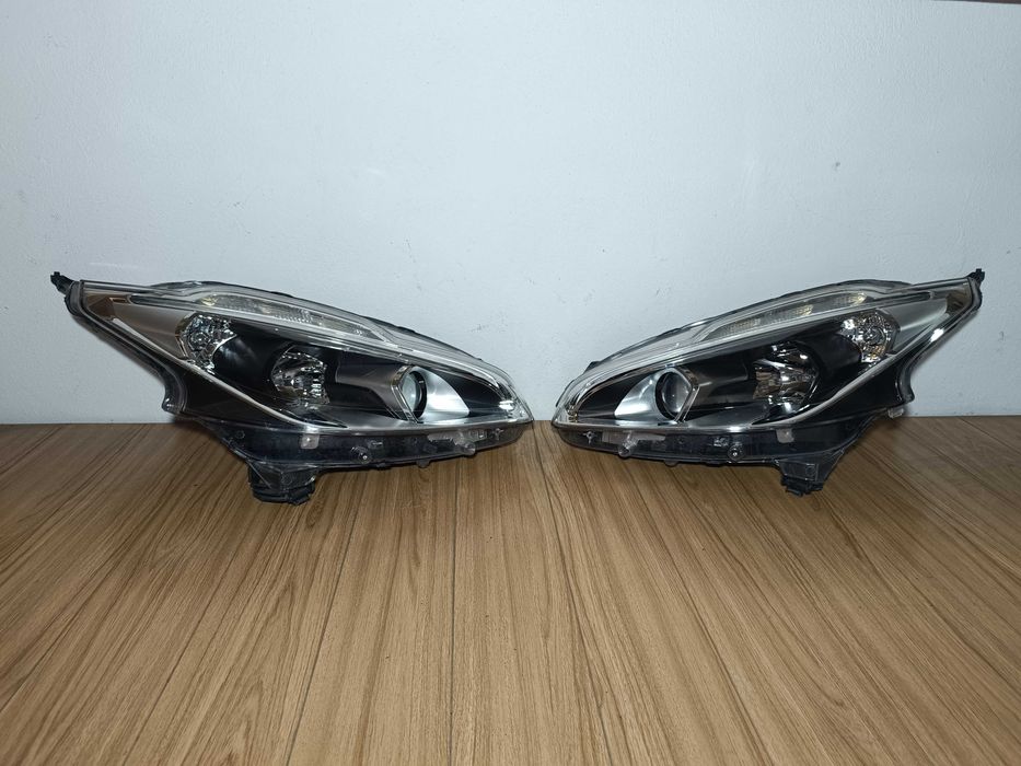 Фары 2шт Peugeot 208 Пежо Рестайлинг 12-19г Оригинал Б/У Передние