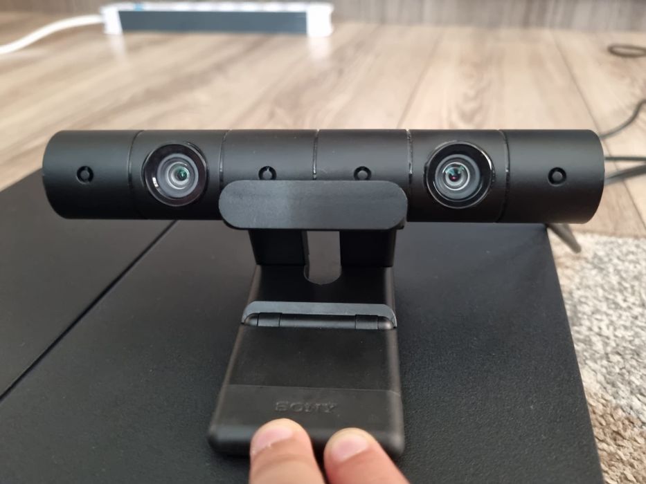 Vând PlayStation 4, volan gaming Marvo și cască VR și jocuri  PlayStation
