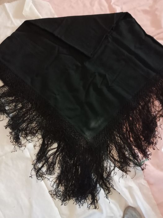 Чисто шерстяная старинная шаль. С длинными кистями(бахромой)