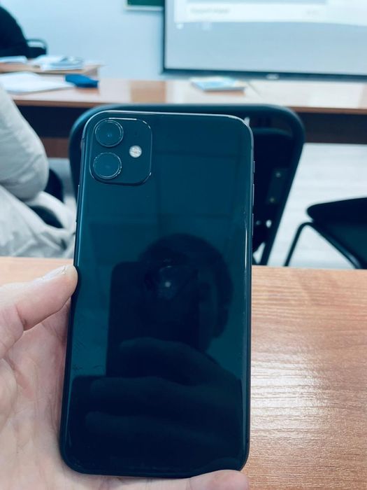 Продам Айфон 11 на 128 ГБ