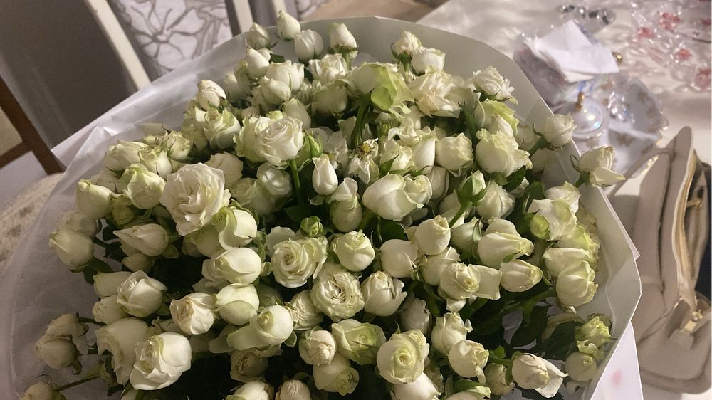 Букет кустовых роз