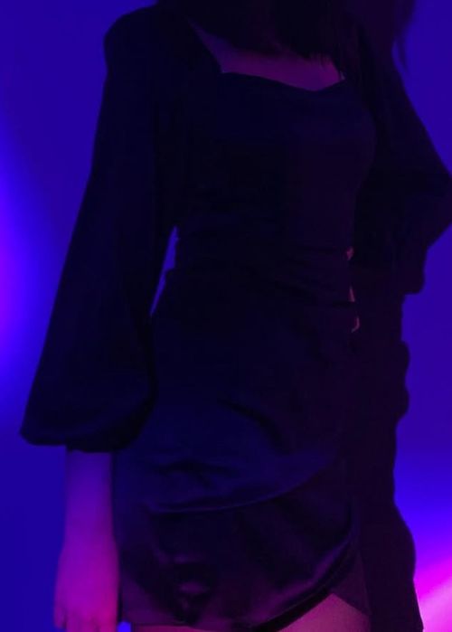 Платье черное ,вечернее с вырезом