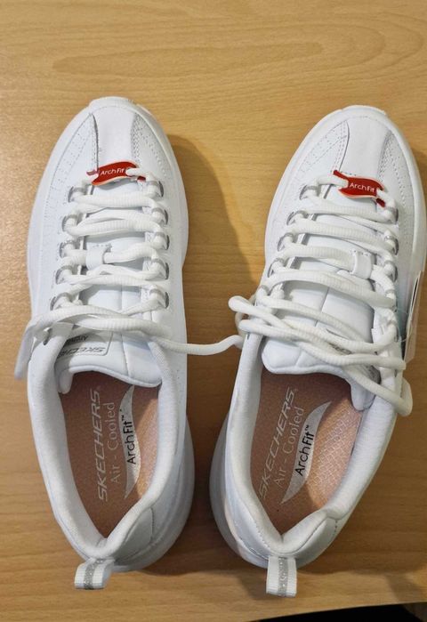 Бели дамски маратонки Skechers с ортопедична стелка Arch Fit  38 номер