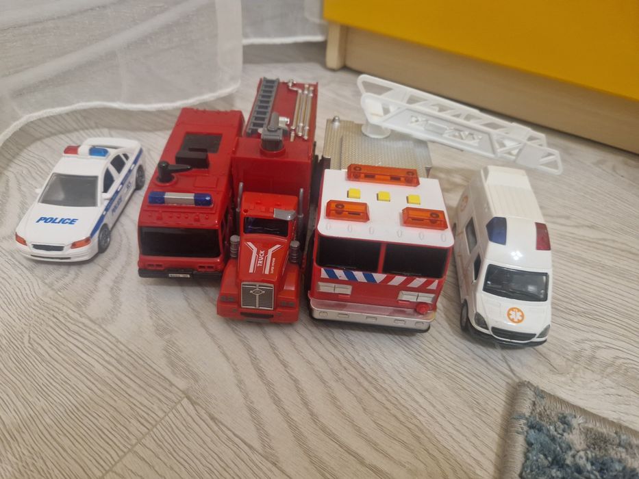 Lot mașini politie, pompieri, ambulanță