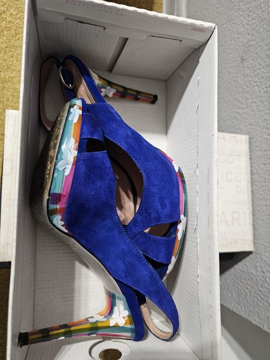 Босоножки на каблуке