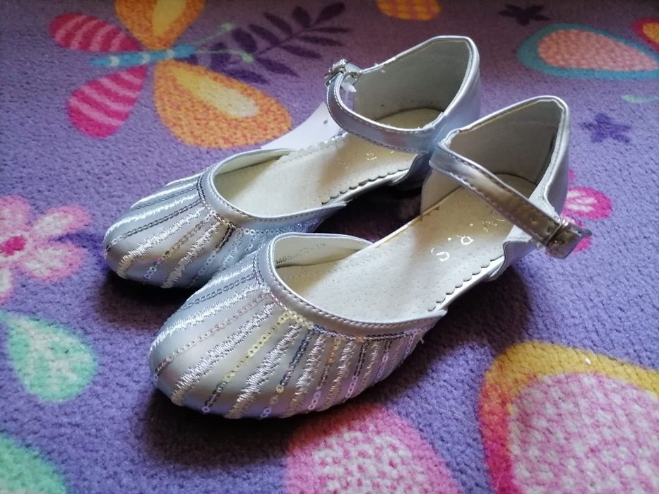 Pantofi argintii mărime 31
