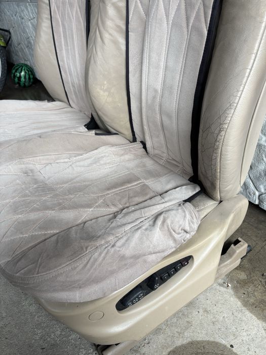 Сиденья передние