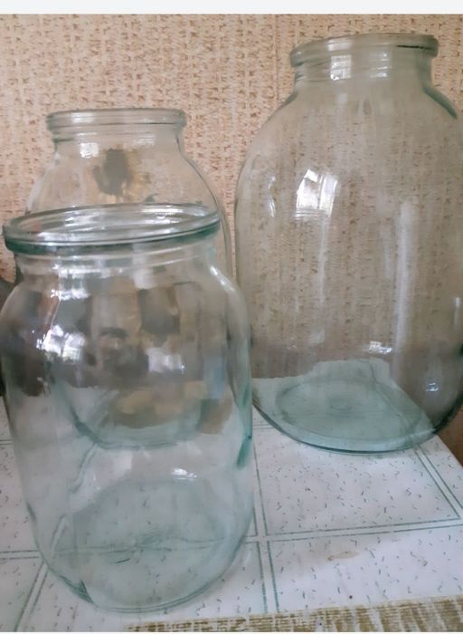 Продам банки трёх и двух литровые