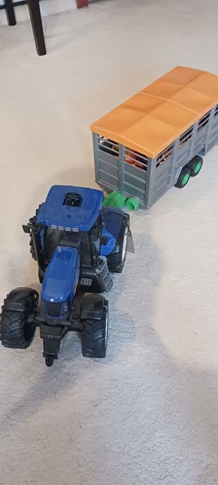 Трактор с ремарке Брудер Bruder